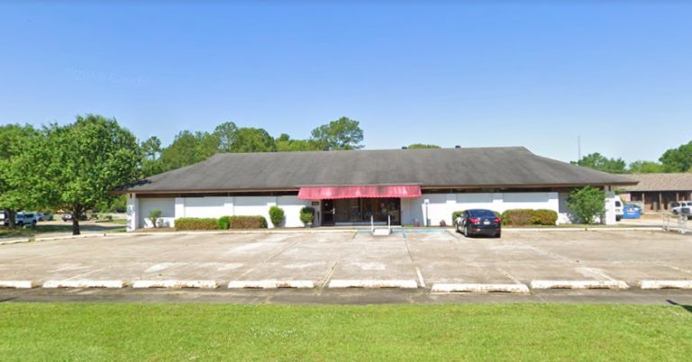422 Colonial Dr