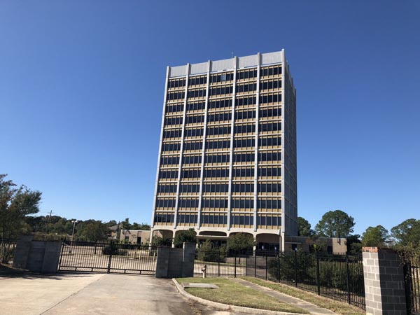 1885 Wooddale Blvd
