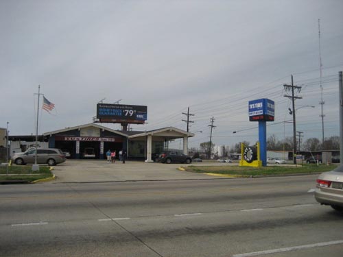 2595 N Sherwood Forest Blvd