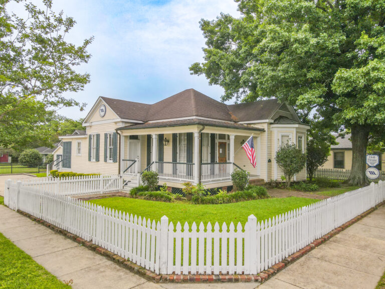601 St Charles St