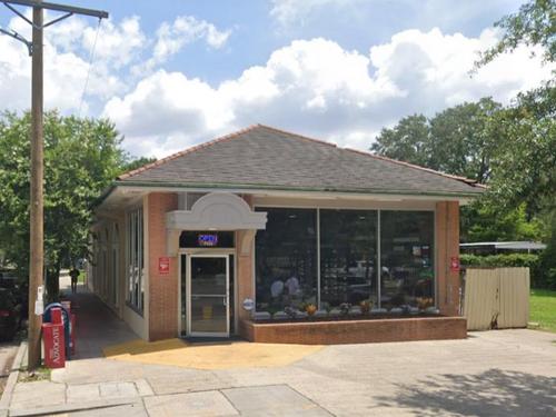 7133 St Charles Ave, New Orleans, LA 70118