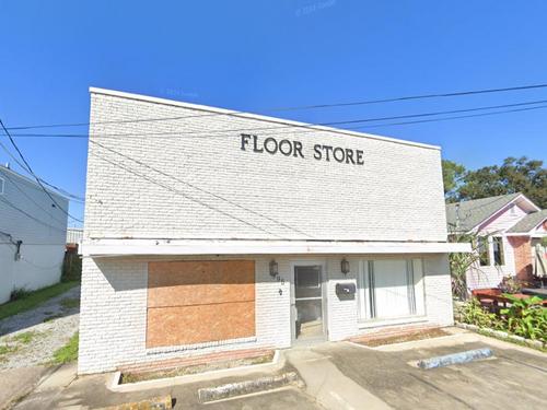 95 5th St, Gretna, LA 70053