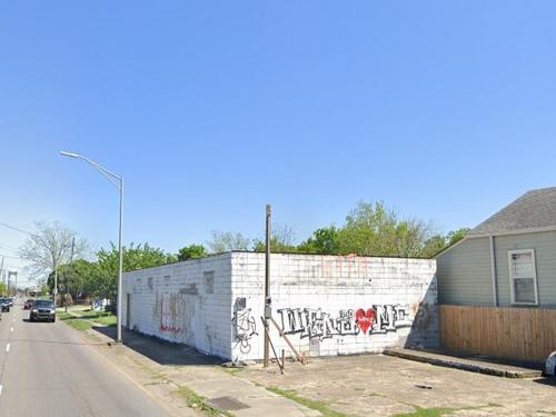 1545 Clouet St, New Orleans, LA 70117