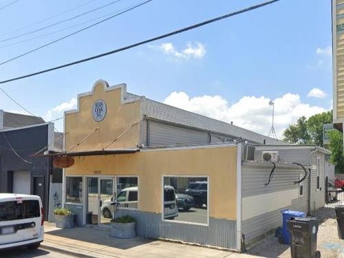 8518 Oak St, New Orleans, LA 70118