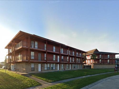 4289, 4293 Lac Saint Pierre Dr, Harvey, LA 70058