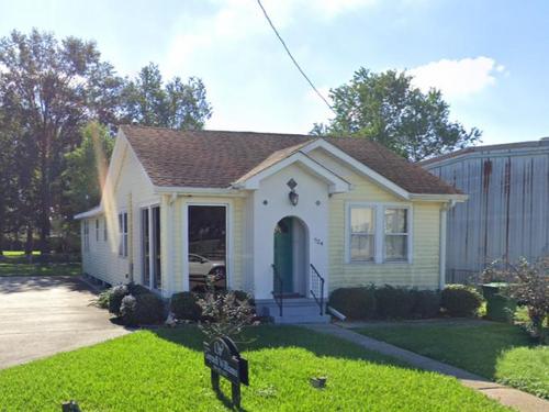 724 11th St, Gretna, LA 70053