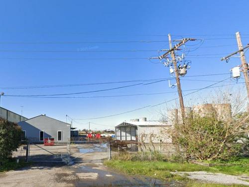 2226 Peters Rd, Harvey, LA 70058