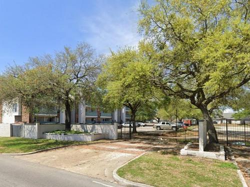 12341, 12345 N I-10 Service Rd, New Orleans, LA 70128