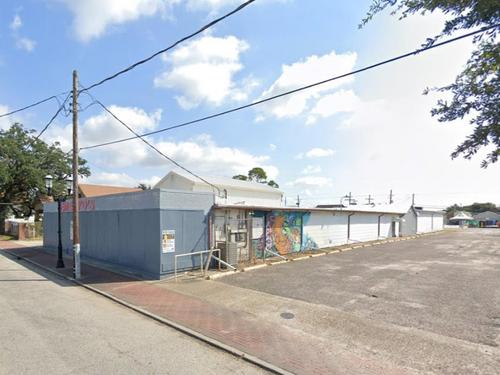 435 Sala Ave; 432 Ave A, Westwego, LA 70094