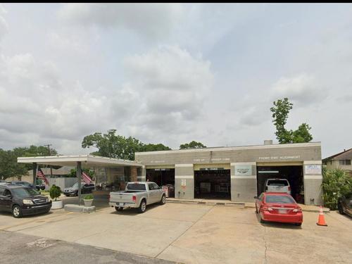 1013 Live Oak St, Metairie, LA 70005