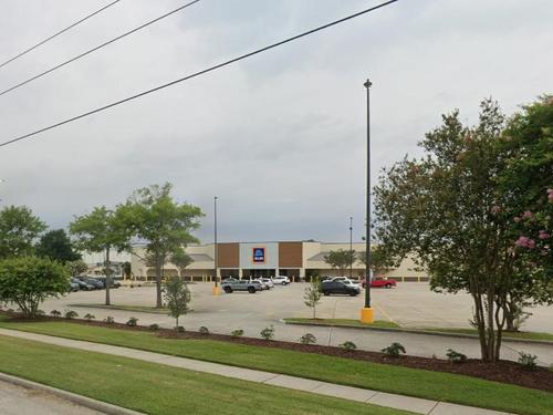 5901 Airline Dr, Metairie, LA 70003