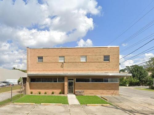 2001 Ridgelake Dr, Metairie, LA 70001