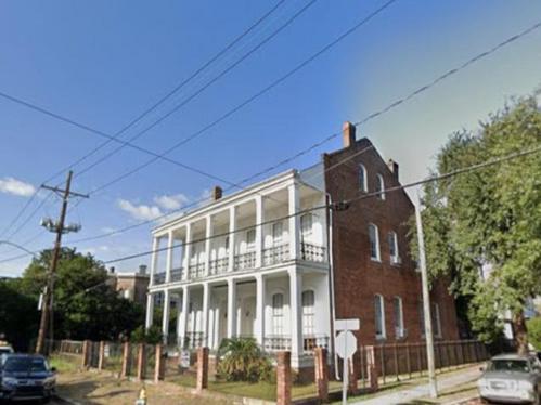 2003, 2005 Carondelet St; 2000 Brainard St, New Orleans, LA 70130