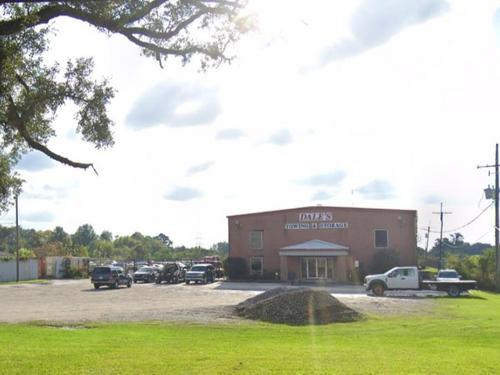 76 1st St, Gretna, LA 70053