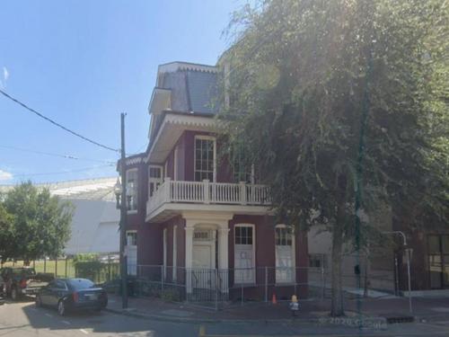 1032 St Charles Ave, New Orleans, LA 70130