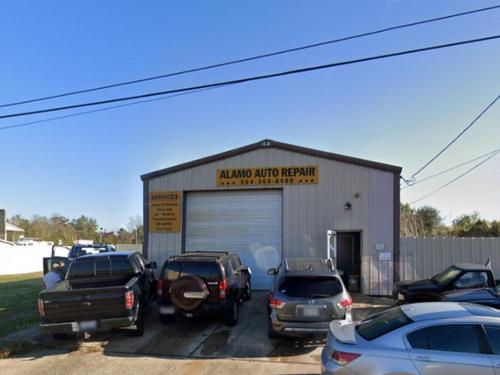 2141 Alamo Ave, Harvey, LA 70058