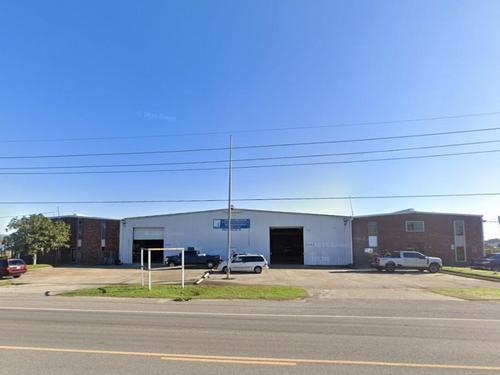 2245 Peters Rd, Harvey, LA 70058