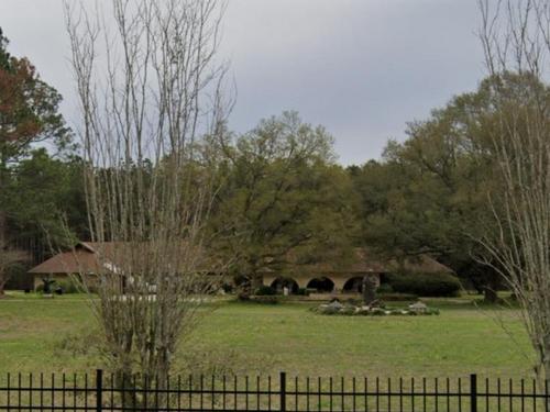 50352 Antioch Rd, Tickfaw, LA 70466