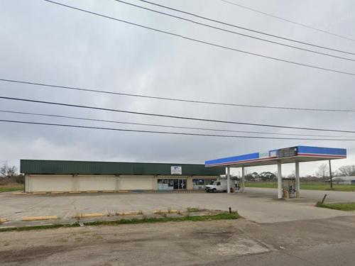 6243 River Rd, Avondale, LA 70094