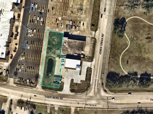 14739 Tiger Bend Rd, Baton Rouge, LA 70817