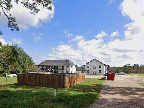 27275 Snead Dr, Abita Springs, LA 70420