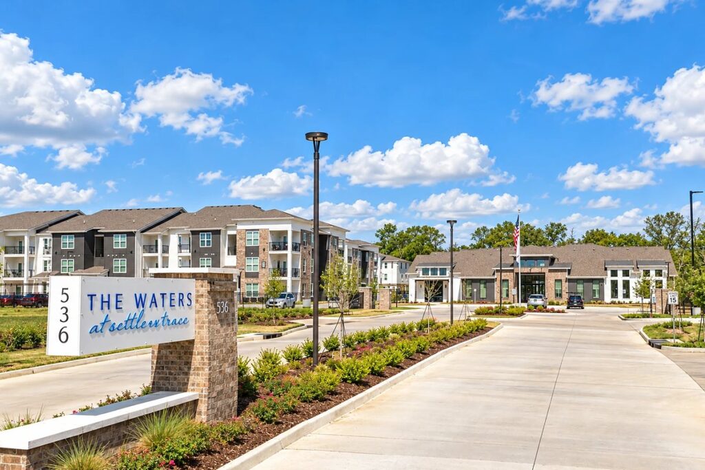 The Waters at Settlers Trace apartments at 536 Settlers Trace Blvd in Lafayette, LA