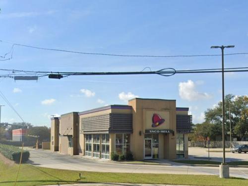 2640 Belle Chasse Hwy, Gretna, LA 70056